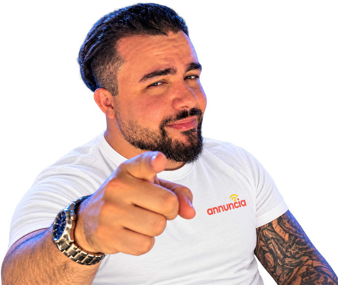 Rodrigo Duarte, da equipe ANNUNCIA, apontando para a câmera